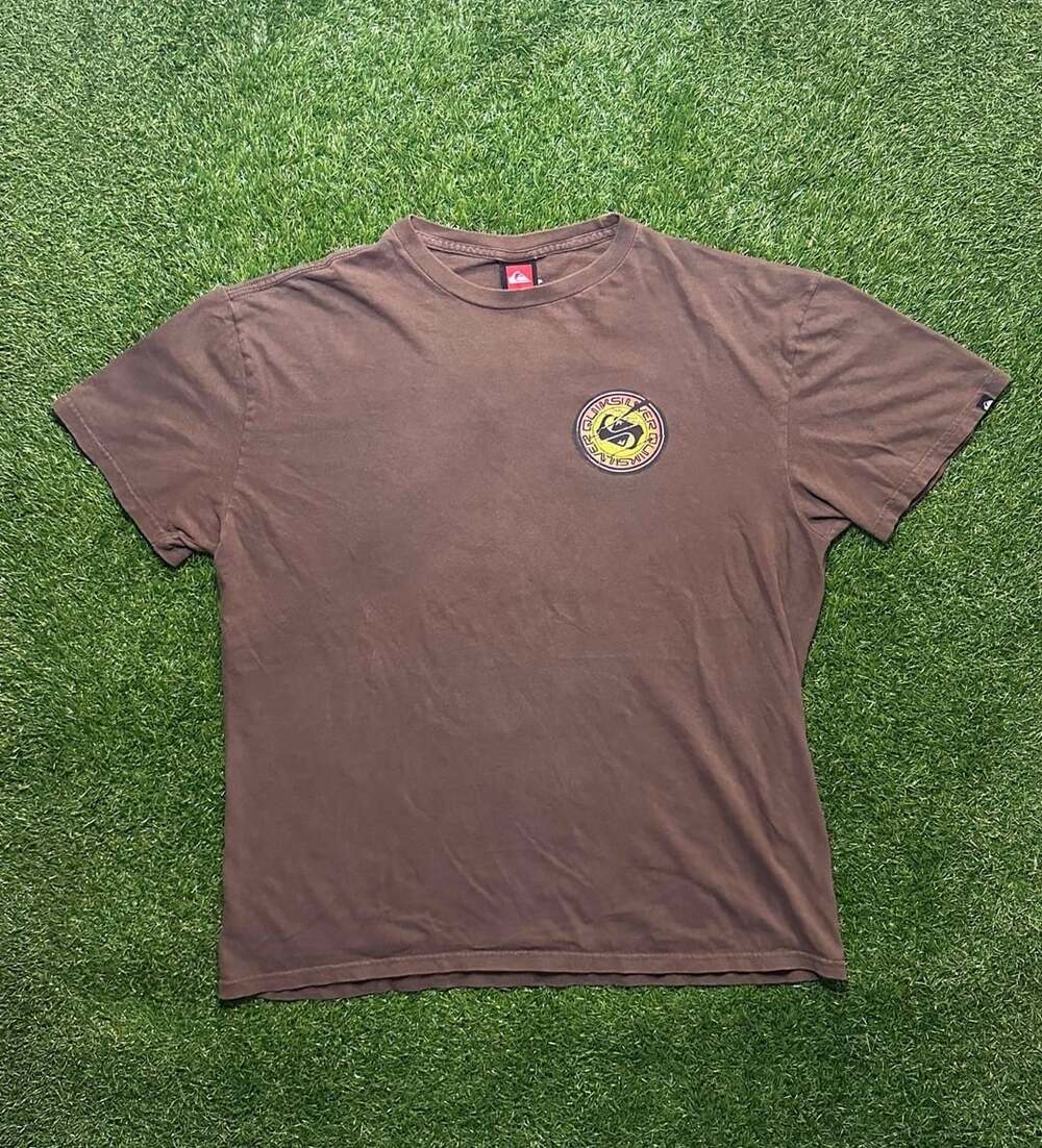Y2K 2000s distressed Quiksilver Graphic T-Shirt Brown Short Sleeve